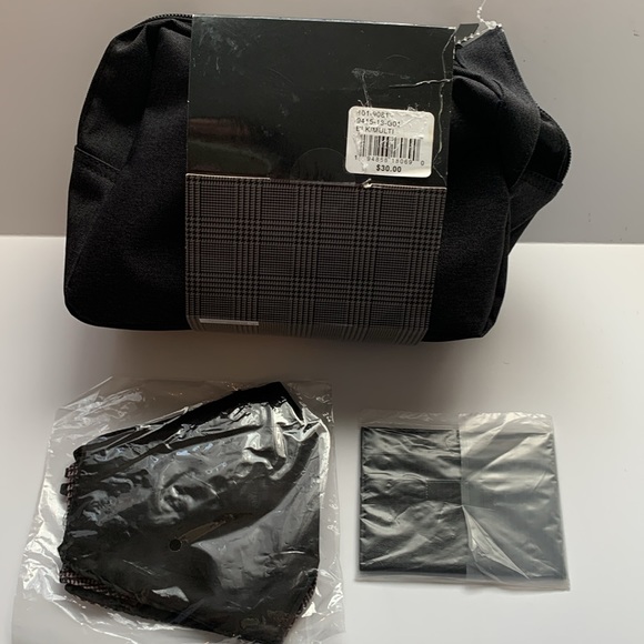 American Exchange Men Toiletry Bag Set with 2 Reusable Masks and Card Holder - Picture 5 of 8